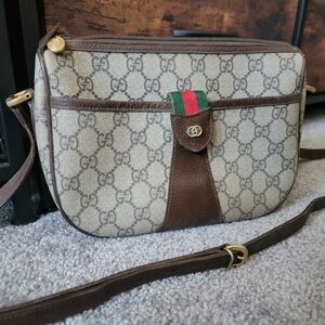 RARE Authentic Gucci Crossbody With Green & Red Stripe